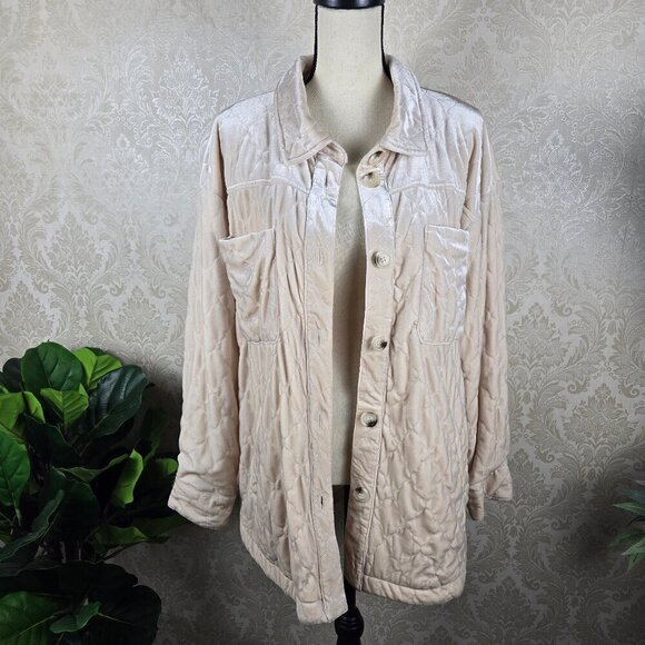 See and Be Seen Size Med Cream Colored Quilted Shacket Button Front NWT - Picture 10 of 16
